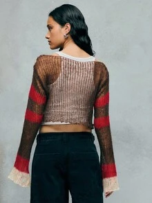 TypaGal Suéter Cropped Listrado com Cores Ousadas Entrega Estilo Alternativo e Gótico para o Outono, Que as Mulheres Adoram. Ideal para o Halloween e para Sobreposição no Inverno para Coleções Femininas, Ele Faz uma Declaração com Detalhes Desgastados. Perfeito para o Outono, Denim Perna Larga ou Clima de Suéter Aconchegante. - Multicolorido - Visão 2