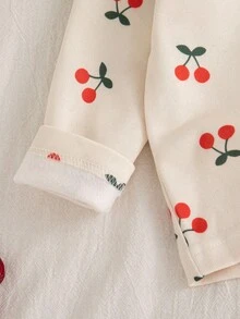 SHEIN 婴幼儿樱桃印花两件套，婴儿长袖上衣和裤子，适合春秋季节穿着