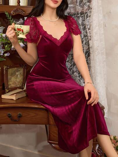 Côtesoire 女士优雅法式蕾丝和天鹅绒饰边荷叶边长睡袍女式天鹅绒连衣裙蕾丝睡袍长款内衣裙天鹅绒睡袍蕾丝边天鹅绒连衣裙女式休闲裙长款天鹅绒连衣裙蕾丝天鹅绒连衣裙女式睡裙女式缎面连衣裙蕾丝睡袍