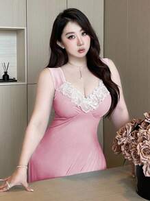 Vibekara Vestido de manga corta con cuello de diamante, contraste acanalado y volantes para tallas grandes - Rosa - Ver 3