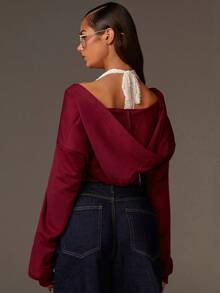 Athîral Veste courte à capuche zippée, manches longues, en laine rouge vin avec dentelle blanche contrastante à la taille, idéale pour Noël