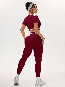 Dewbera Bộ đồ thể thao liền mạch áo crop top và quần legging kẻ sọc tương phản dành cho nữ - Màu Đỏ Sâu - Xem 2