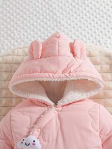 SHEIN Playful Pals 1 件女婴冬季新款 2025 云朵拼接图案保暖内衬连帽前开连体衣，可爱时尚厚保暖连体衣 - 粉色 - 查看 3