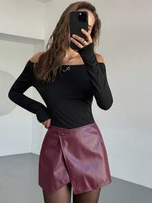 Aloruh Weinrote PU Minikleid für junge, sexy Musikfestivals mit sehr tiefer Taille, Schlitz, Knöpfen und gekreuztem Saum in A-Linie für Frauen