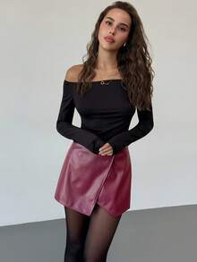 Aloruh Weinrote PU Minikleid für junge, sexy Musikfestivals mit sehr tiefer Taille, Schlitz, Knöpfen und gekreuztem Saum in A-Linie für Frauen