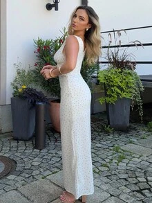 Jeta Ari Vestido largo con cuello en V, cintura entallada y corte evasé con estampado floral diminuto con textura - Blanco - Ver 5