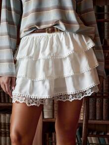 Athîral Jupe mini femme style décontracté et mignon pour l'école, couleur unie avec dentelle contrastée et volants à l'ourlet, sans ceinture - Blanc - Voir 1