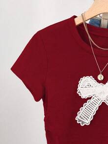 SHEIN 女士休闲圆领短袖T恤，带蝴蝶结贴花 - 紅色 - 查看 4