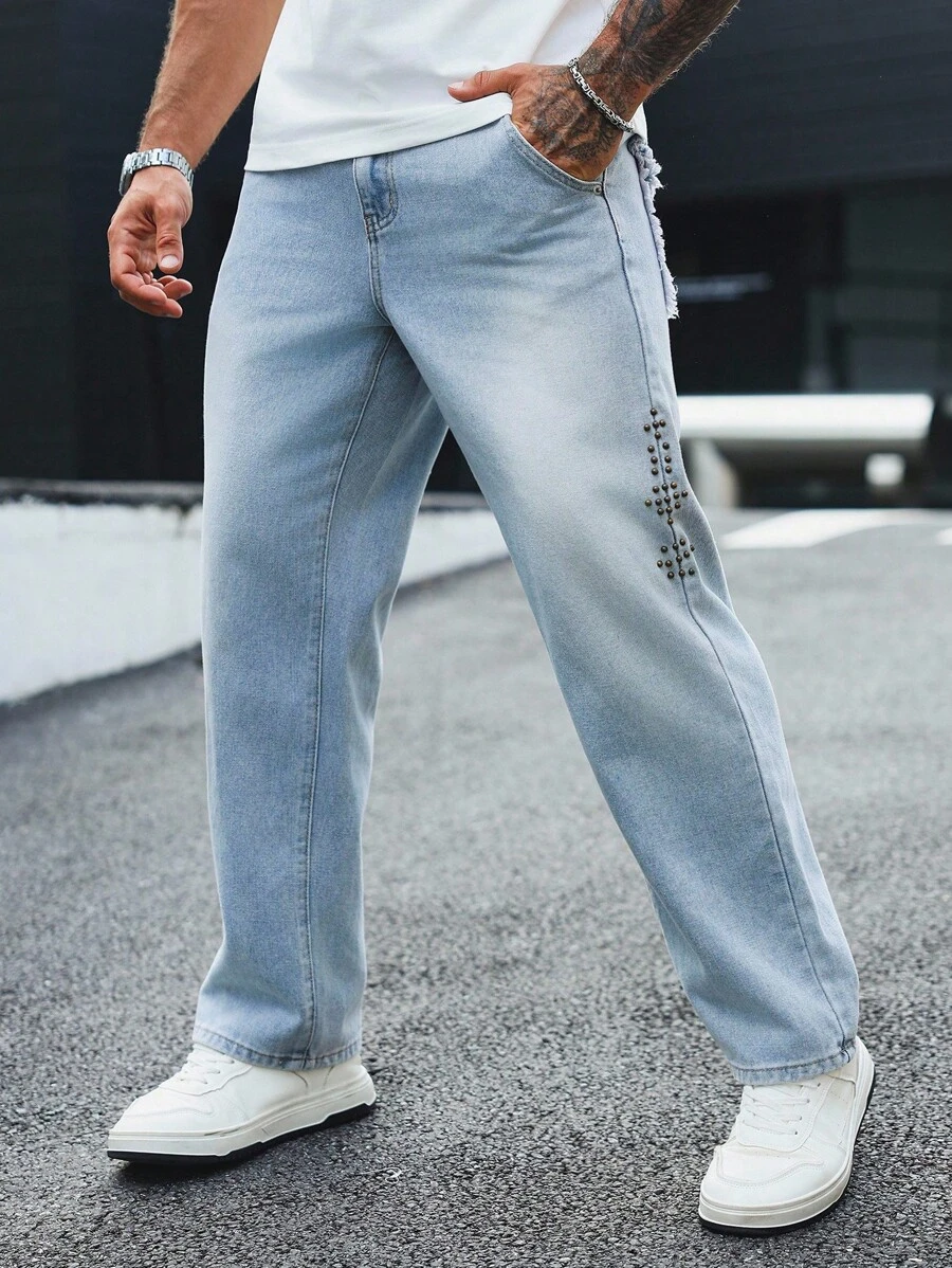 Manfinity Homme 浅色水洗直筒破洞牛仔裤，配珍珠铆钉，休闲街头风格，春夏男士浅蓝色牛仔裤 - 淺色水洗藍 - 查看 1