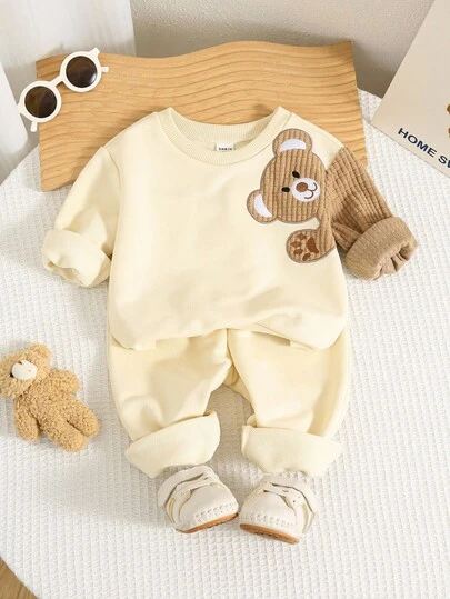 SHEIN 2 件套男婴卡通熊图案针织柔软圆领长袖套头衫和松紧腰及踝长裤套装