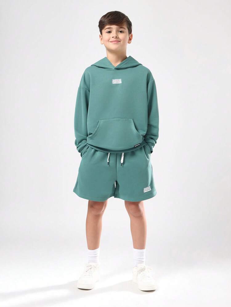 Felpa con cappuccio e pantaloncini coordinati