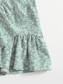 SHEIN 女孩小碎花荷葉袖打褶短款上衣和圍裹打結裙子套裝