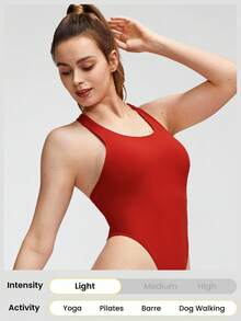 GLOWMODE FeatherFit™ Powerhouse Rundhals-Racerback-Halter Thong Bodysuit Low Impact Yoga täglich im Sommer - Fiery Red - Übersicht 7