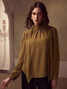 MOTF PREMIUM Blusa de gasa de cuello alto con diseño de cinta - Marrón Mocha - Ver 4