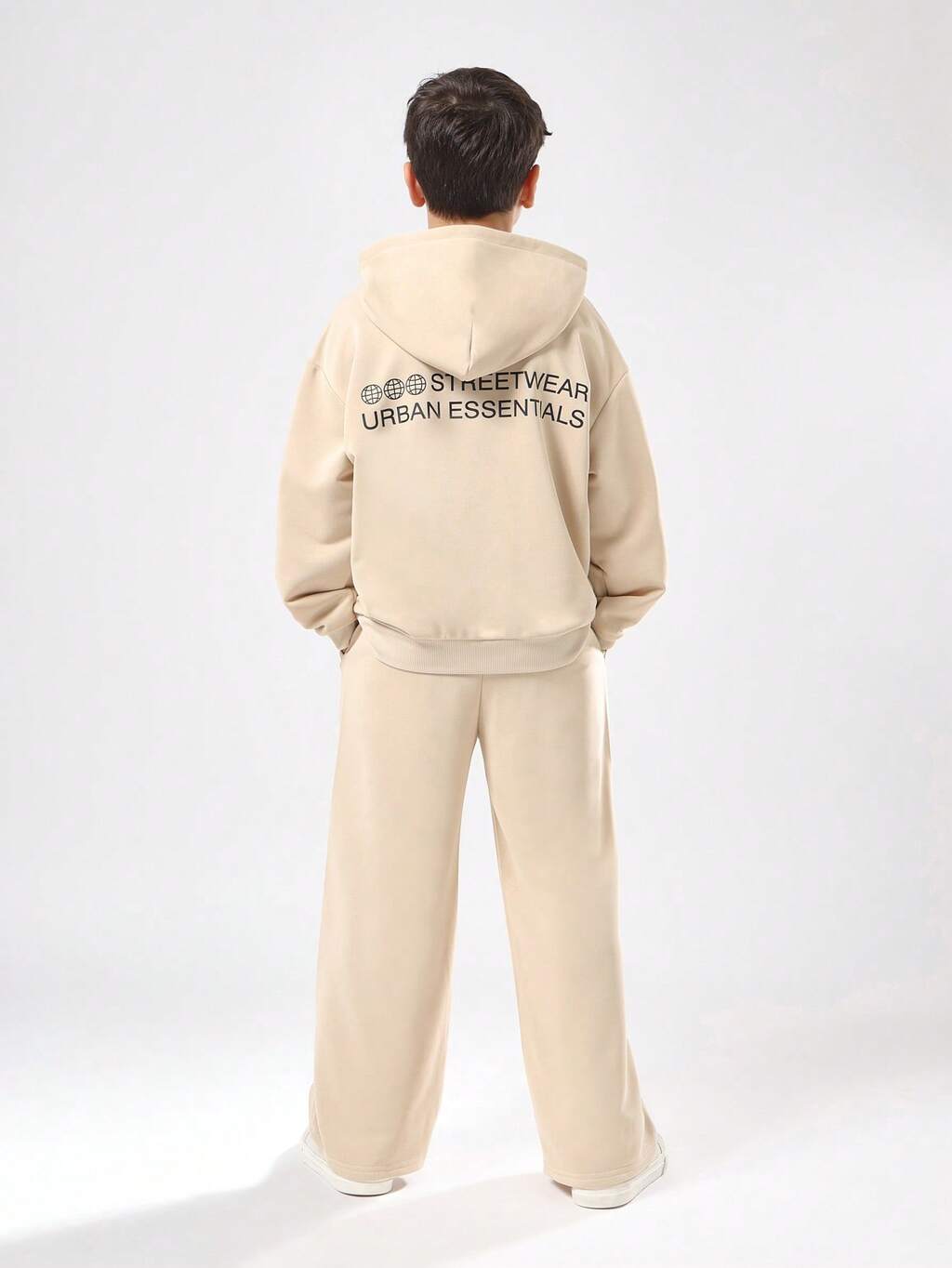 Conjunto de sudadera con capucha extragrande y pantalones anchos