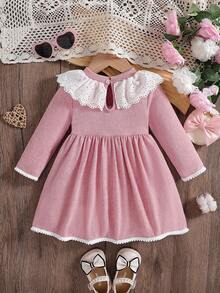 SHEIN 女宝宝纯色圆领荷叶边下摆长袖A字裙。荷叶边圆领设计，优雅大方。荷叶边长袖A字廓形，时尚动感。无论是玩耍还是参加家庭聚会，宝宝都能成为最闪耀的存在。 - 粉色 - 查看 2