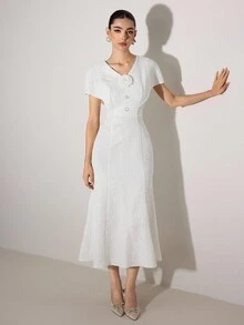 Modelyn 纯色V领3D花卉装饰优雅短袖连衣裙 - 白色 - 查看 7