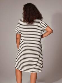 SHEIN Plus Size Pineapple Textured Knit Casual Nightgown - Black and White - View 2