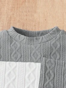 SHEIN 2 pezzi/Set Neonato/Bambino Maschio Casual Grigio, Blu e Bianco a Righe Maglione con Tasche, Bottoni sulla Spalla e Collo Equipaggio, Maniche Lunghe e Pantaloni con Vita Elastica, Tessuto Morbido e Confortevole, Adatto per Primavera, Autunno e Inverno, Uso Esterno, Domestico e Casual