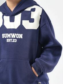 SUMWON 超大童款大号印花休闲连帽卫衣，带中央口袋和徽标，舒适长袖宽松版型 - 藍色 - 查看 5