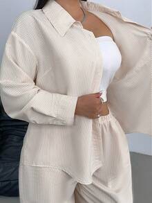 Flirla 大码女装春秋休闲日常条纹印花宽松落肩长袖衬衫和阔腿裤两件套 - 卡其色 - 查看 4