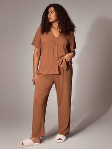 SHEIN Plus Size Jacquard Textured Solid Color Short Sleeve Pajama Set - Khaki - View 1