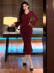 DAZY Damen einfarbiges figurbetontes elegantes Strickkleid mit V-Ausschnitt und Glockenärmeln, Herbstrot Damen Kleider Abendkleid Pulloverkleid Weihnachten