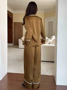 DAZY 女士纹理缎面撞色达尔马提亚犬饰边睡衣套装，秋冬服装 - 咖啡棕 - 查看 2