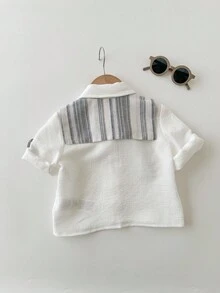 SHEIN 2 pièces Chemise blanche tout-aller pour bébé garçon et bébé fille avec col châle rayé, polyvalente pour le printemps, l'automne, l'hiver, l'été, convient pour l'anniversaire, la soirée, la représentation, le mariage, la baby shower, le baptême, la 1ère célébration d'anniversaire - Multicolore - Voir 2