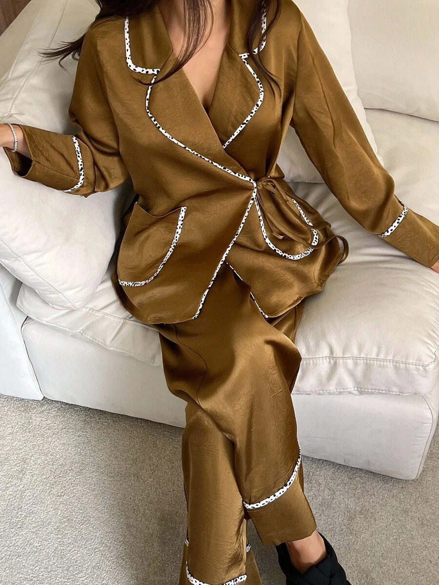DAZY 女士纹理缎面撞色达尔马提亚犬饰边睡衣套装,秋冬服装 - 咖啡棕 - 查看 1