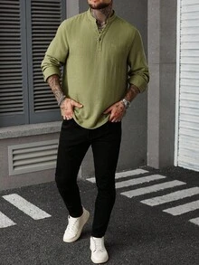 Manfinity CasualCool Camisa casual de manga larga con bolsillo y cuello con muesca de unicolor para hombres, la nueva camisa de otoño 2025 es adecuada para diversas ocasiones como ir al trabajo, citas casuales y negocios. Es una prenda de manga larga para salir en otoño, camisa casual de cuello alto para hombres de otoño, camisa versátil para salidas de otoño, camisa de la nueva colección de otoño 2025, para el otoño - Verde militar - Ver 6