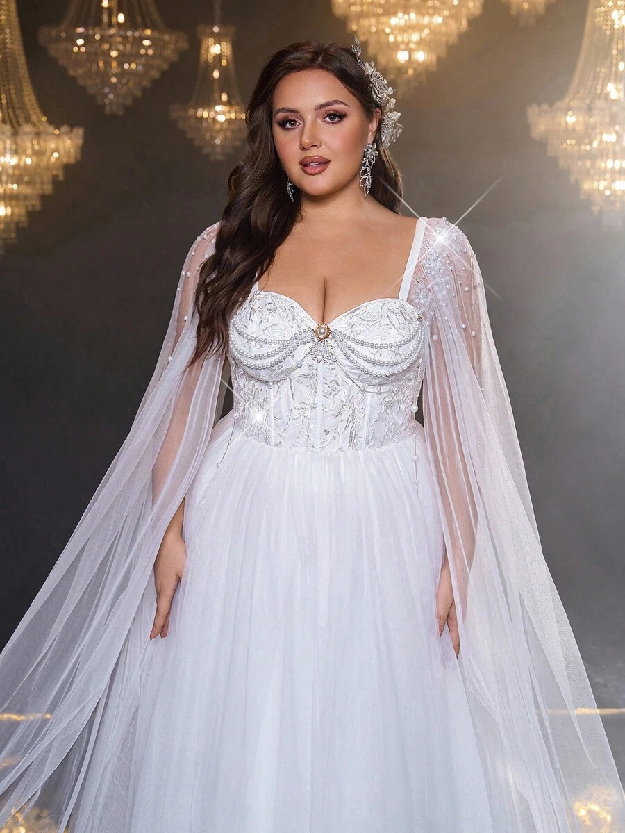 Glamrae 加大码优雅浪漫白色甜心领口奢华珍珠链装饰不对称荷叶边法式刺绣网眼拼布新娘婚纱 - 白色 - 查看 1