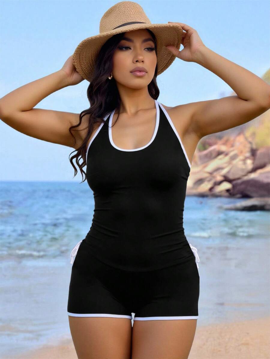 SHEIN Swim 大尺碼女款黑色夏季海灘運動度假泳衣，對比色圓領可調式肩帶交叉露背抽繩收腰上衣