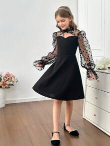 SHEIN Vestido de mangas largas con volantes en la cintura, con estampado de lunares, parche de malla y unicolor para niña preadolescente, adecuado para Navidad, fiestas, Año Nuevo, temporada de graduación, vestido negro, Acción de Gracias. - Negro - Ver 4