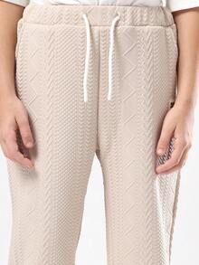 SUMWON Pantalon de jogging de luxe texturé pour garçons pré-adolescents. Motif zigzag doux pour un port confortable toute saison. Avec poches latérales, coupe classique, style de vacances pour l'automne et l'hiver