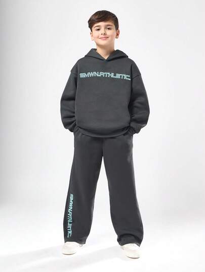 SUMWON 男童两件套运动服套装，包括卫衣和运动裤，适合冬季假日休闲宽松搭配。