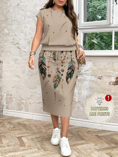 SHEIN LUNE مجموعة قطعتين بطبعة ريش جرافيكية عتيقة ذات رقبة دائرية فضفاضة مصممة بطريقة بسيطة وعصرية، مناسبة للمرأة البدينة في الربيع والصيف، ملابس غربية للنساء