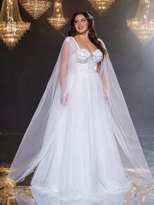 Glamrae 加大码优雅浪漫白色甜心领口奢华珍珠链装饰不对称荷叶边法式刺绣网眼拼布新娘婚纱 - 白色 - 查看 6