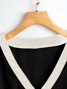 Franclia Ensemble de grande taille pour femmes composé d'un cardigan à col V à manches courtes avec blocs de couleurs contrastés et d'un pantalon droit à taille élastique. Ensemble élégant et romantique noir en deux pièces pour femmes. Ensemble deux pièces à manches courtes pour femmes. Ensemble deux pièces noir et blanc pour femmes. - Noir - Voir 3