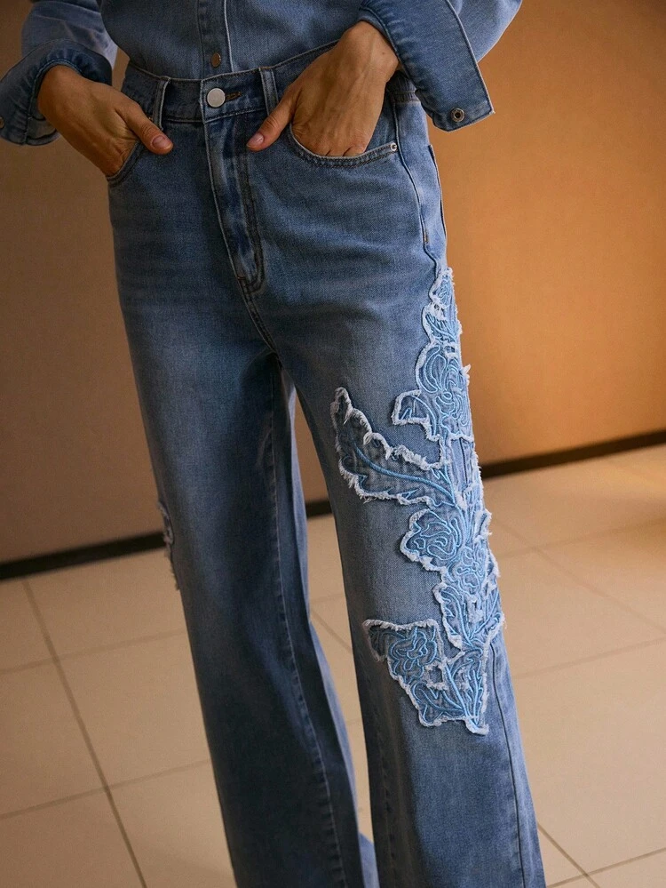 EMBROIDERY STRAIGHT LEG JEANS