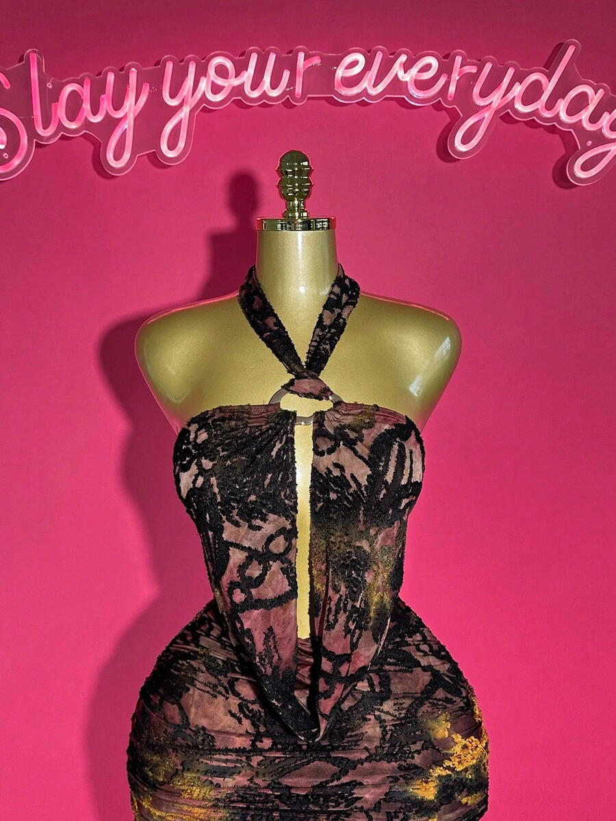 Slaydiva 2025年夏季新品，适合生日派对、返校、校园风、日常穿着、休闲装、度假装、邮轮旅行、海滩装、日光浴装、时尚装、街头装、优雅装、通勤装、商务休闲装、垂坠领结、深垂领口、性感露背装、前领口金属扣装饰、腰部金属扣装饰、紧身装、棕色提花面料、初秋迷你连衣裙、女式连衣裙 - 棕色 - 查看 1