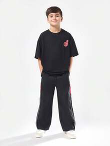 SUMWON Conjunto de camiseta de manga corta y pantalones de pierna ancha de estilo casual y moderno con logo de caligrafía, conjunto coordinado de estilo callejero de verano - Negro - Ver 6