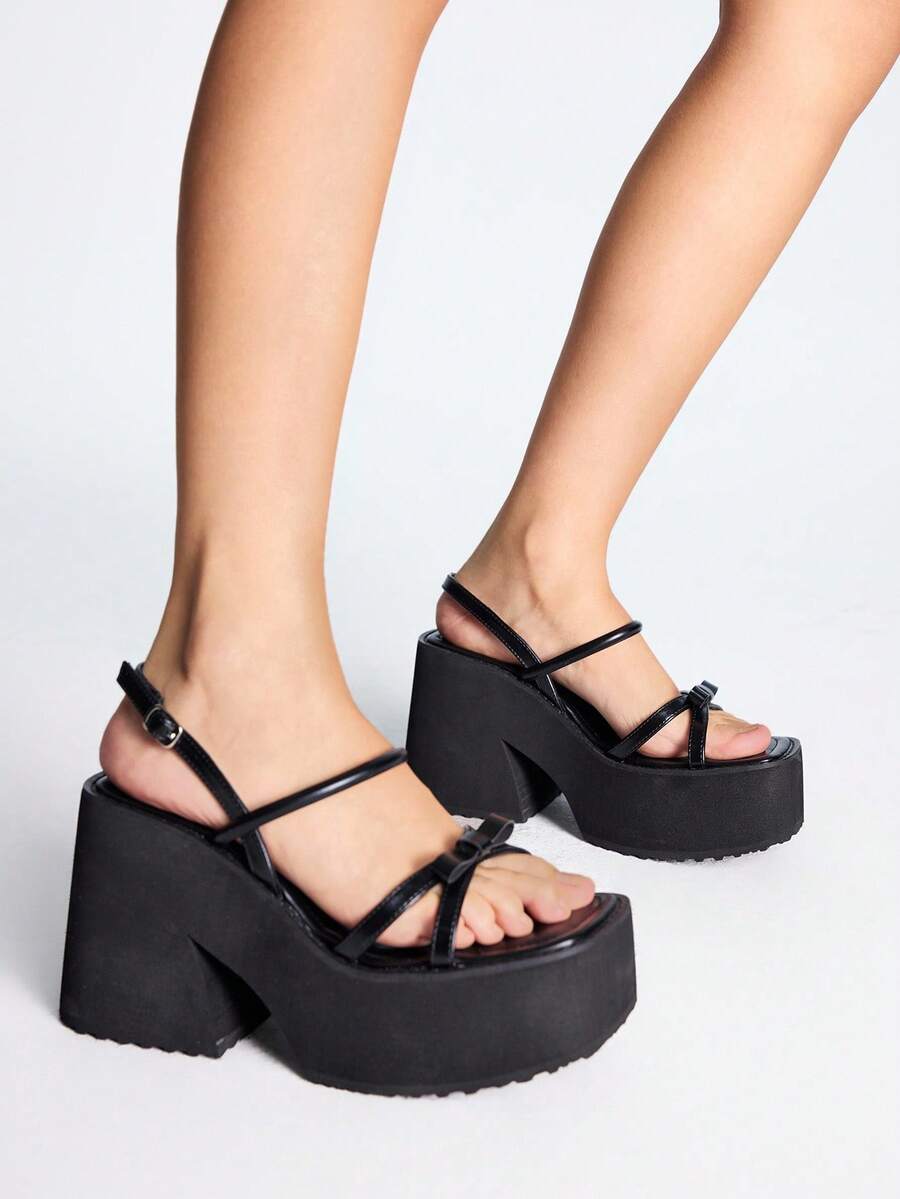 Sugerpunk Sandalias de mujer con tira de tobillo y punta cuadrada con suela gruesa, estilo punk veraniego gótico oscuro con cruce y lazo, tacón alto grueso, punta abierta, zapatos de mujer casuales, transpirables y cómodos para ir a trabajar, fiestas y reuniones - Negro - Ver 1