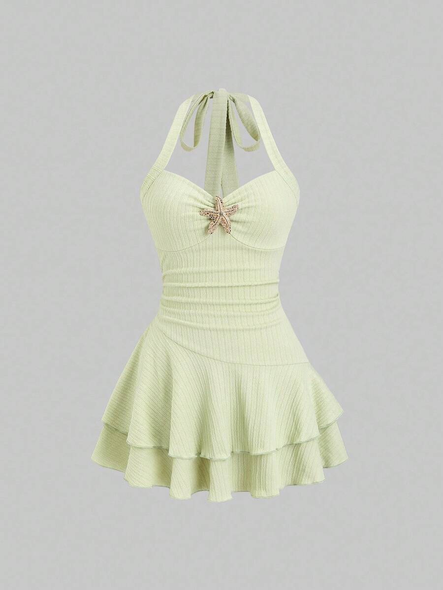 Sweetra 女士新款春夏适合海滩度假优雅纹理面料露背领口系带前褶饰金属装饰分层荷叶边下摆俏皮迷你连衣裙 - 綠色 - 查看 1