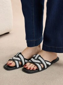Rosivie Woven Design Casual Vacation Style Versatile Women Flat Slide Sandals - Black - View 3