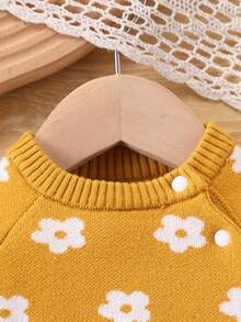 SHEIN Newborn Baby Sweater Co-OrdsNewborn Sweater Set: Cute, Casual And Versatile Yellow Cartoon Jacquard Flower Knitted Sweater. Cartoon Sweater Set: Fit, Side-Opening Long-Sleeved Sweater Top, Woolen Pants. Soft And Comfortable For Spring, Autumn And Winter. Suitable For Daily Life, , Traveling, Vacation, Home, Nursery And Children Playing Fall