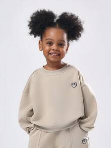 SUMWON Conjunto de sudadera y pantalón de chándal de dos piezas con diseño de oso para niños, ropa cómoda para el invierno y el tiempo de juego, coordinado a juego - Gris - Ver 3