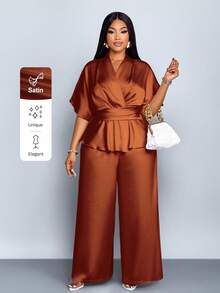 SOLERSUN 大码女装春夏时尚纯色优雅 V 领时尚精致短袖缎面不对称下摆衬衫和直筒阔腿优雅长裤套装、两件套西装、休闲宽松度假套装 - 棕色 - 查看 1