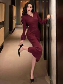 DAZY Damen einfarbiges figurbetontes elegantes Strickkleid mit V-Ausschnitt und Glockenärmeln, Herbstrot Damen Kleider Abendkleid Pulloverkleid Weihnachten