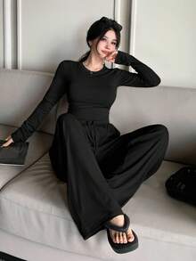 DAZY 女士休闲纯色修身运动套装，2件套，露脐上衣搭配直筒裤，秋季女士家居服套装 - 黑色 - 查看 5